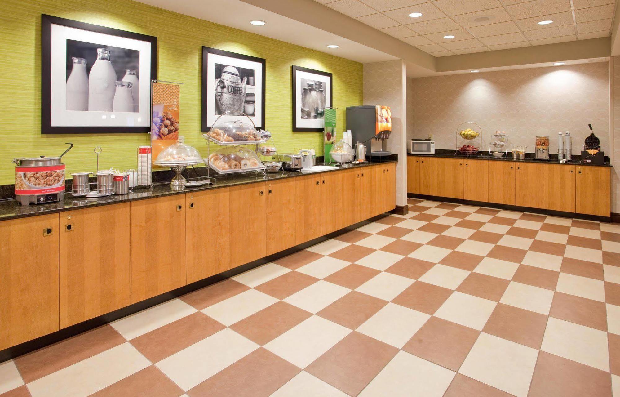 Hampton Inn Норфолк Екстериор снимка